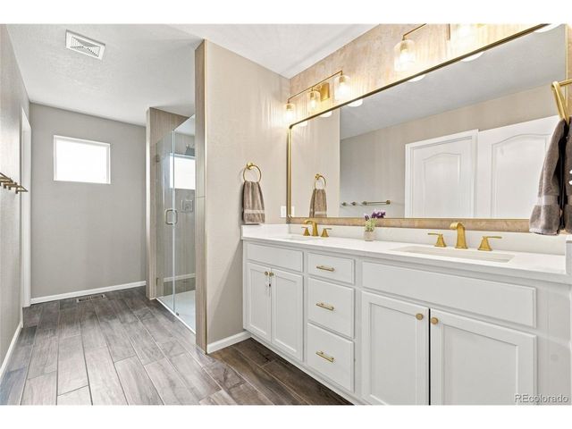 25647 E Maple Ave, Aurora, CO 80018