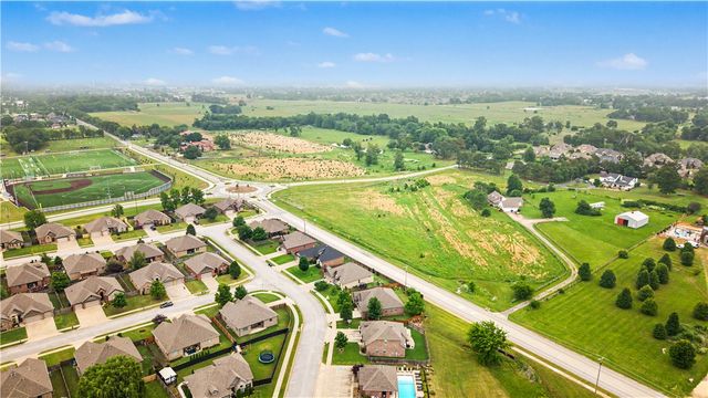 6209 S 56th Street, Rogers, AR 72758