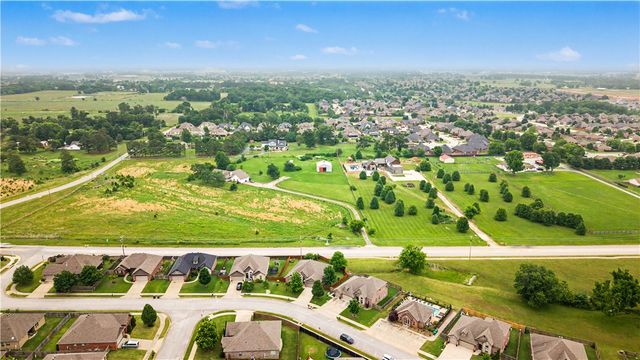 6209 S 56th Street, Rogers, AR 72758