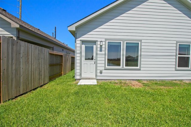 6643 Escondido Dr, Rosharon, TX 77583