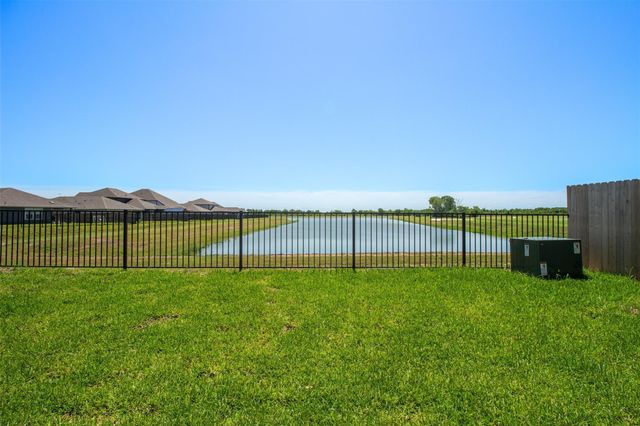 6643 Escondido Dr, Rosharon, TX 77583