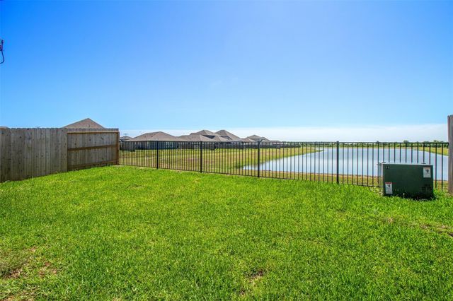 6643 Escondido Dr, Rosharon, TX 77583