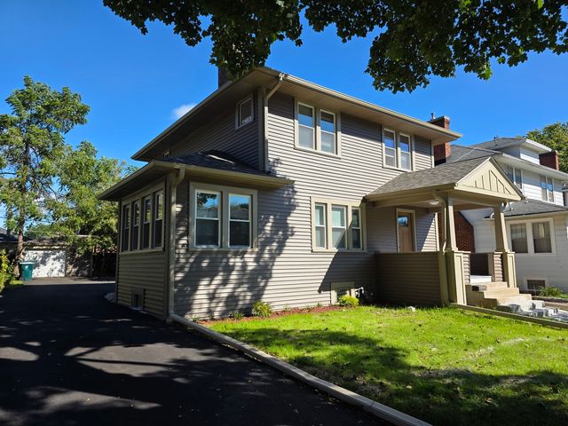 418 Hull Court, Waukegan, IL 60085