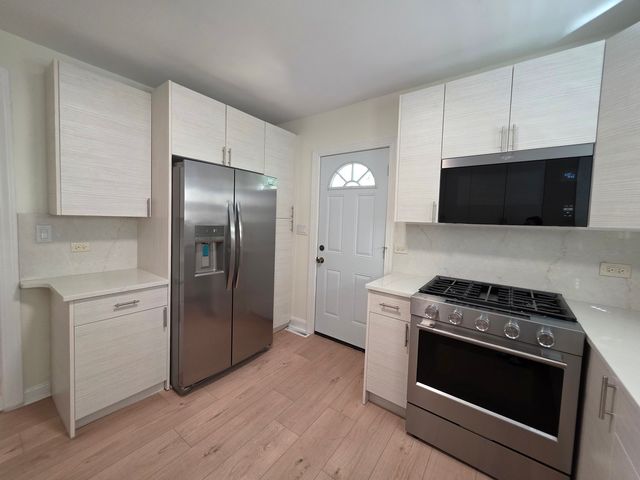418 Hull Court, Waukegan, IL 60085