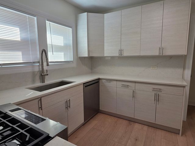 418 Hull Court, Waukegan, IL 60085