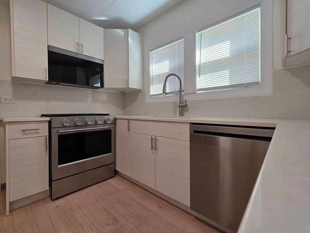 418 Hull Court, Waukegan, IL 60085