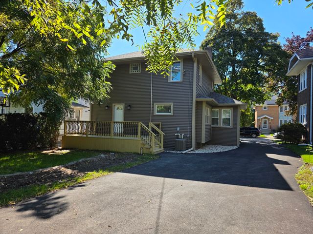 418 Hull Court, Waukegan, IL 60085