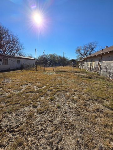 481 Avenue D, Lawn, TX 79530