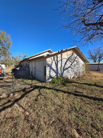 481 Avenue D, Lawn, TX 79530