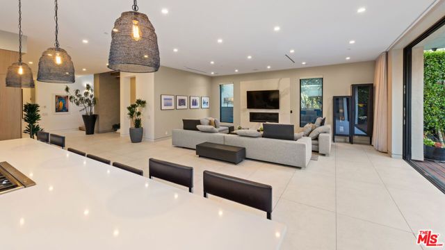 623 N EDINBURGH Avenue, Los Angeles, CA 90048