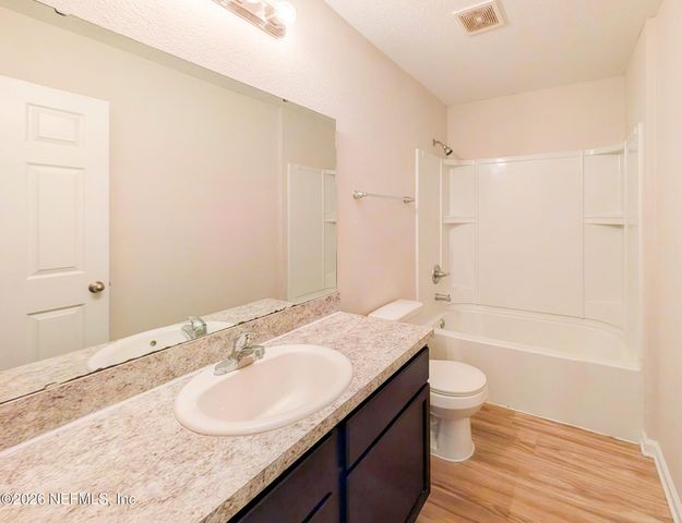 6861 LAKE MIST Lane, Jacksonville, FL 32210