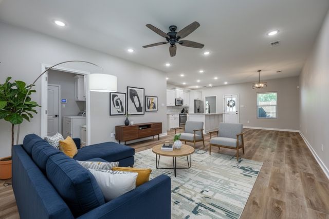 901 W Owing Street, Denison, TX 75020