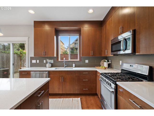 541 Ne TILLAMOOK St, Portland, OR 97212