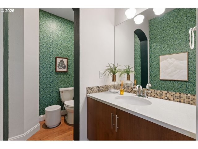 541 Ne TILLAMOOK St, Portland, OR 97212