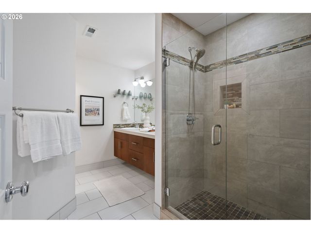541 Ne TILLAMOOK St, Portland, OR 97212