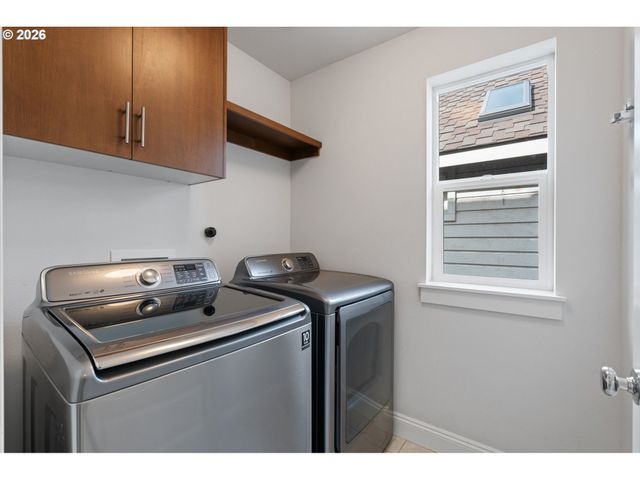 541 Ne TILLAMOOK St, Portland, OR 97212