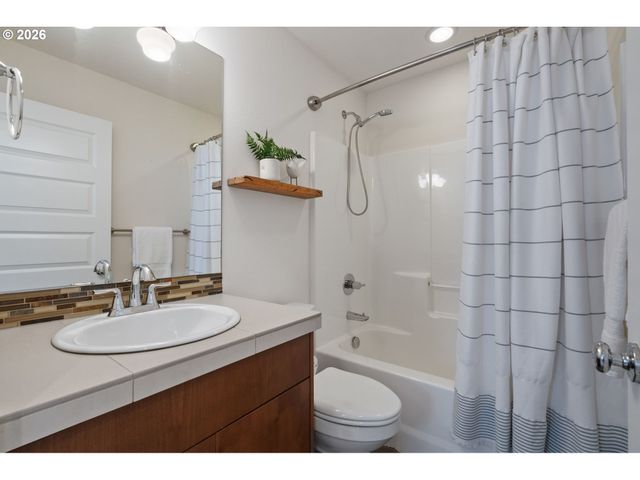 541 Ne TILLAMOOK St, Portland, OR 97212