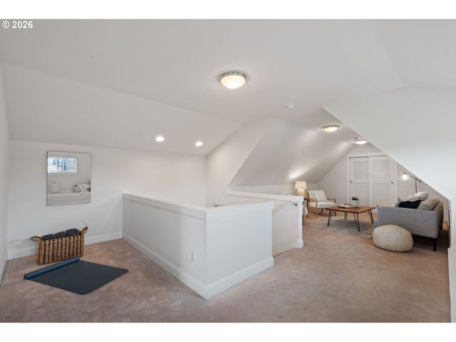 541 Ne TILLAMOOK St, Portland, OR 97212