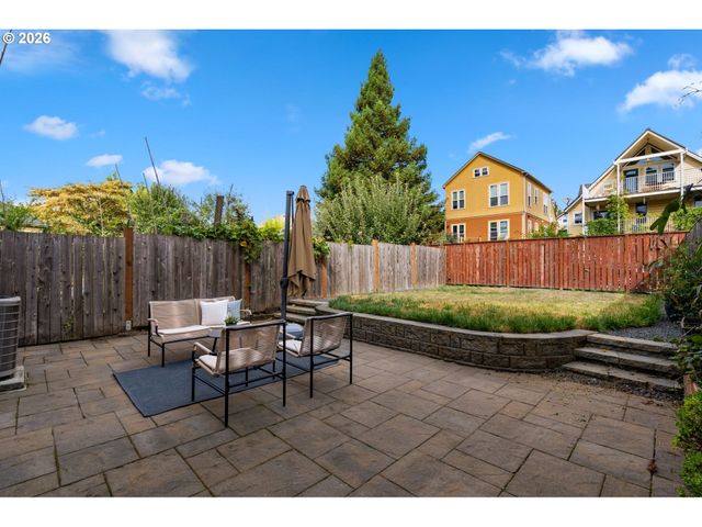541 Ne TILLAMOOK St, Portland, OR 97212
