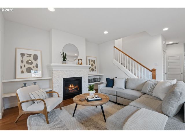 541 Ne TILLAMOOK St, Portland, OR 97212
