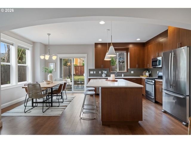 541 Ne TILLAMOOK St, Portland, OR 97212