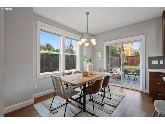 541 Ne TILLAMOOK St, Portland, OR 97212