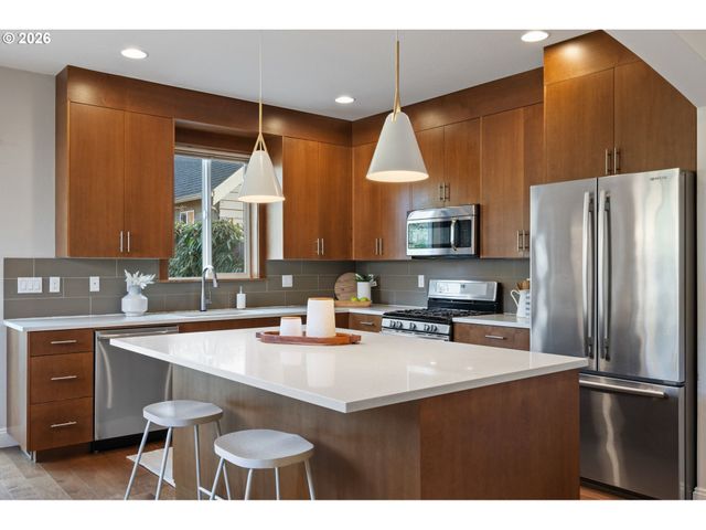 541 Ne TILLAMOOK St, Portland, OR 97212