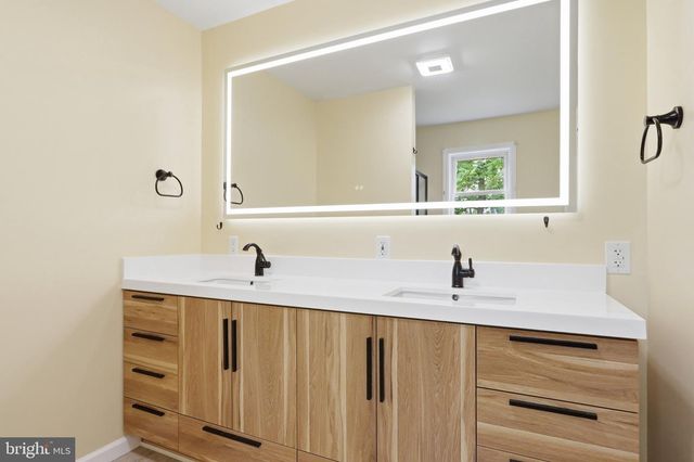 190 OUTBACK DR, Bunker Hill, WV 25413