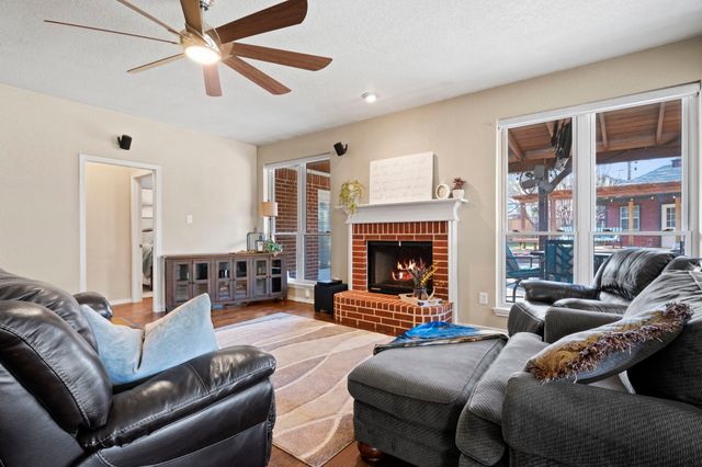 6402 Creekbend Court, Arlington, TX 76001