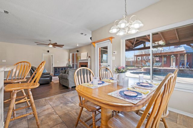 6402 Creekbend Court, Arlington, TX 76001