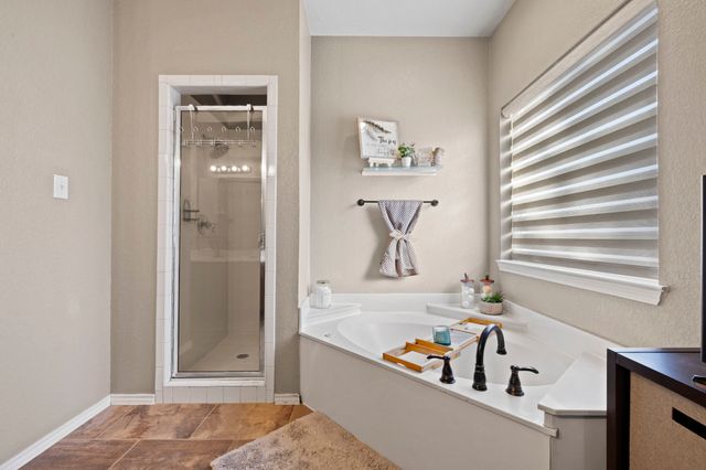 6402 Creekbend Court, Arlington, TX 76001