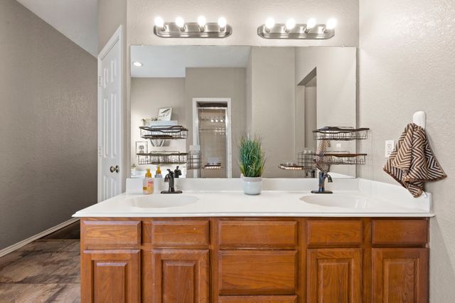 6402 Creekbend Court, Arlington, TX 76001