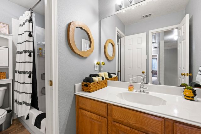 6402 Creekbend Court, Arlington, TX 76001