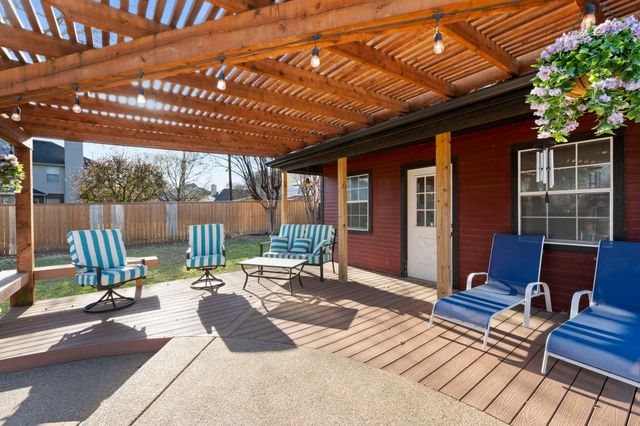 6402 Creekbend Court, Arlington, TX 76001