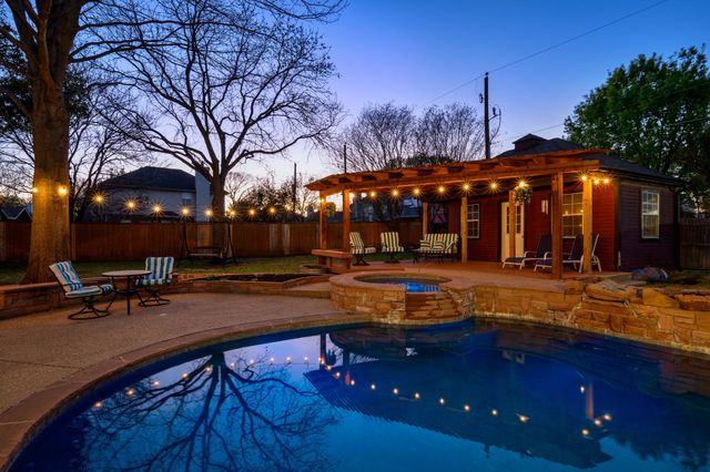 6402 Creekbend Court, Arlington, TX 76001