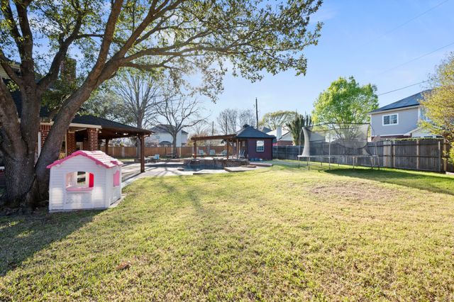 6402 Creekbend Court, Arlington, TX 76001