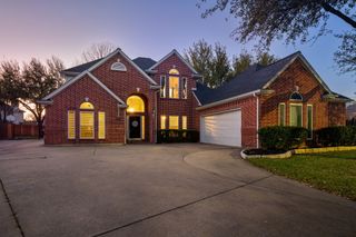6402 Creekbend Court, Arlington, TX 76001