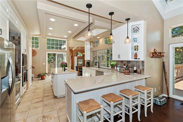 355 Cedar Ridge Drive, Lake Arrowhead, CA 92352