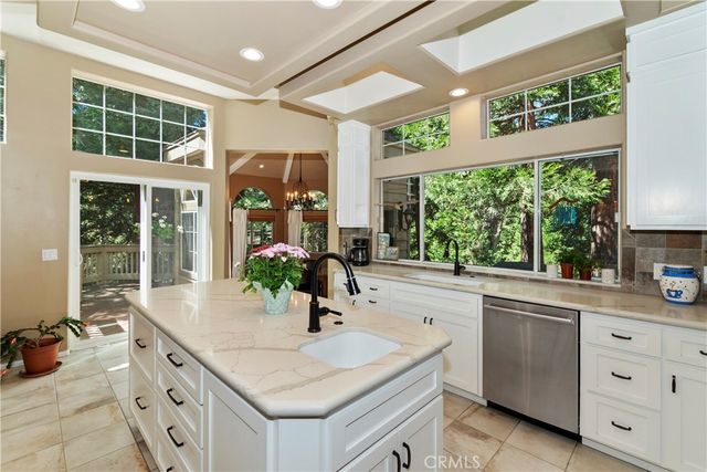 355 Cedar Ridge Drive, Lake Arrowhead, CA 92352