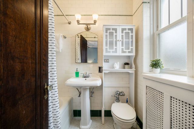 227 N Grove Avenue 3, Oak Park, IL 60302