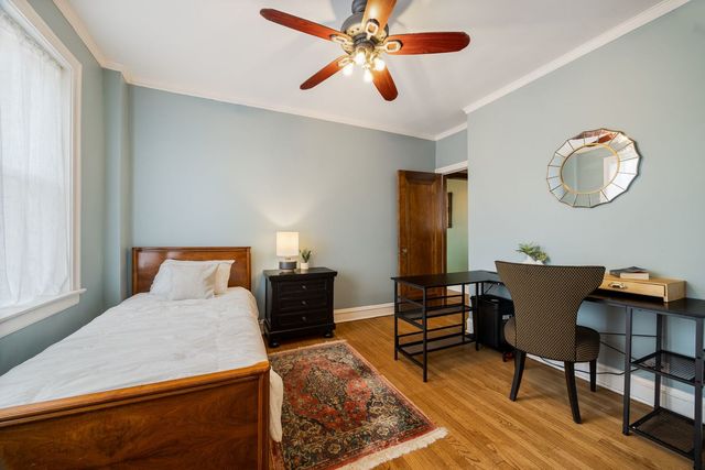 227 N Grove Avenue 3, Oak Park, IL 60302