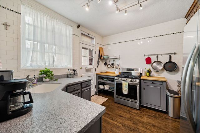 227 N Grove Avenue 3, Oak Park, IL 60302