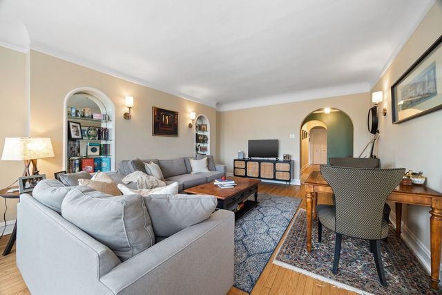 227 N Grove Avenue 3, Oak Park, IL 60302