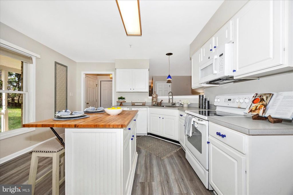 Image 14 of property listing at 6955 ANNAPOLIS ROCK RD, Woodbine, MD 21797