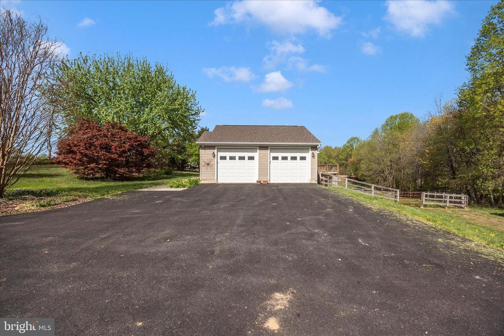 Image 59 of property listing at 6955 ANNAPOLIS ROCK RD, Woodbine, MD 21797