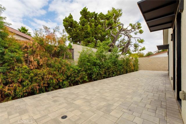 6829 Bellaire Avenue, North Hollywood, CA 91605