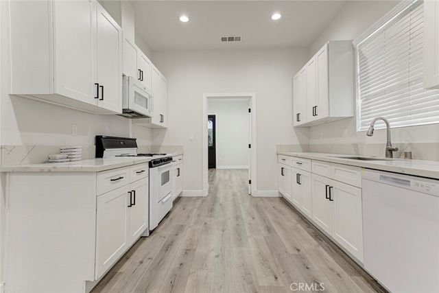 6829 Bellaire Avenue, North Hollywood, CA 91605