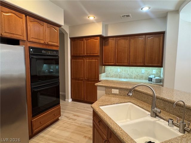 712 Pinnacle Heights Lane, Las Vegas, NV 89144