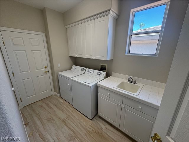 712 Pinnacle Heights Lane, Las Vegas, NV 89144
