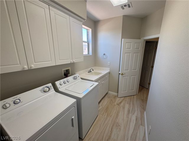 712 Pinnacle Heights Lane, Las Vegas, NV 89144
